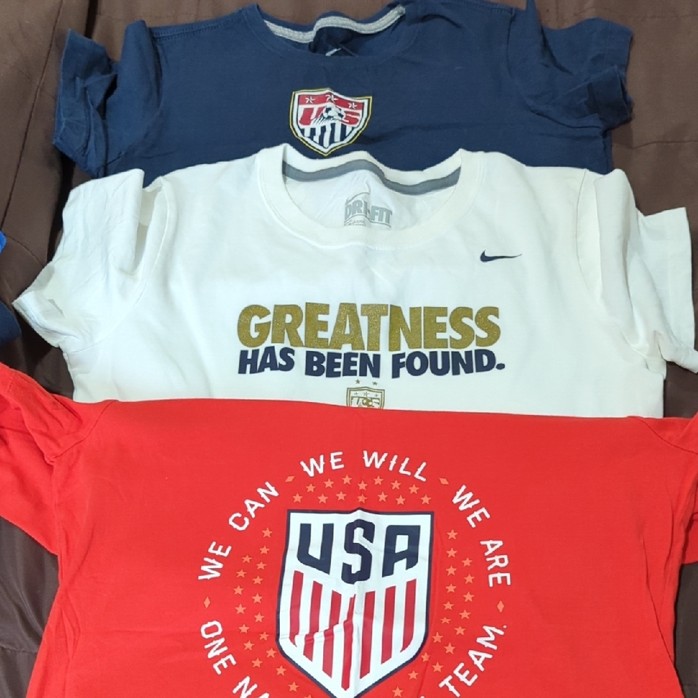 US WOMEN'S SOCCER Nike Short Sleeve Tees -SIZE L SLIM FIT (2)  RED JUST LARGE